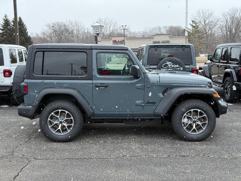 Jeep Wrangler Vehicle Image 02