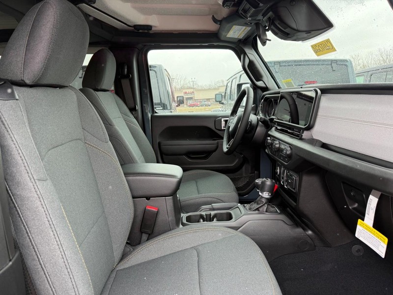 Jeep Wrangler Vehicle Image 04