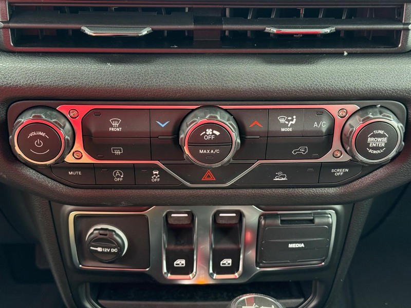 Jeep Wrangler Vehicle Image 12