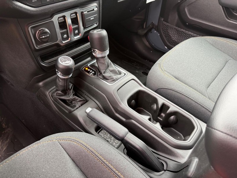 Jeep Wrangler Vehicle Image 13