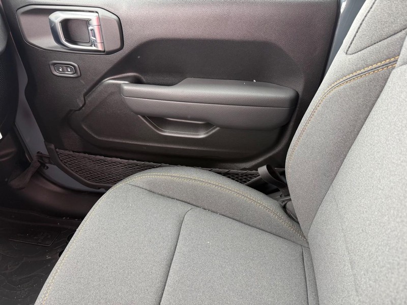 Jeep Wrangler Vehicle Image 14