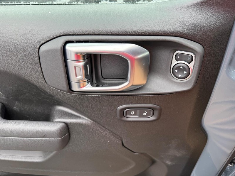 Jeep Wrangler Vehicle Image 17