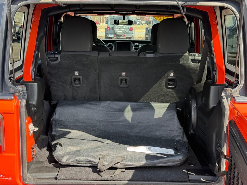 Jeep Wrangler Unlimited Vehicle Image 06