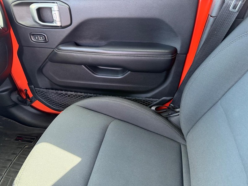 Jeep Wrangler Unlimited Vehicle Image 21