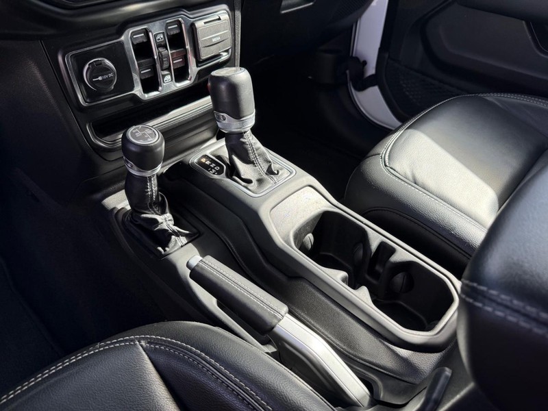 Jeep Wrangler 4xe Vehicle Image 21