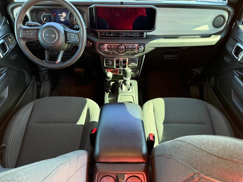 Jeep Wrangler Vehicle Image 11