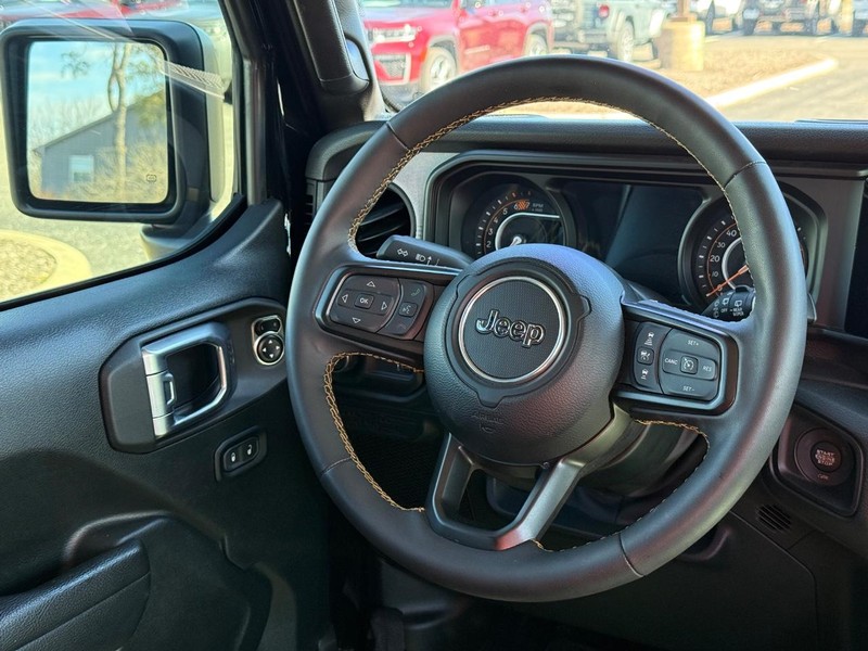 Jeep Wrangler Vehicle Image 12