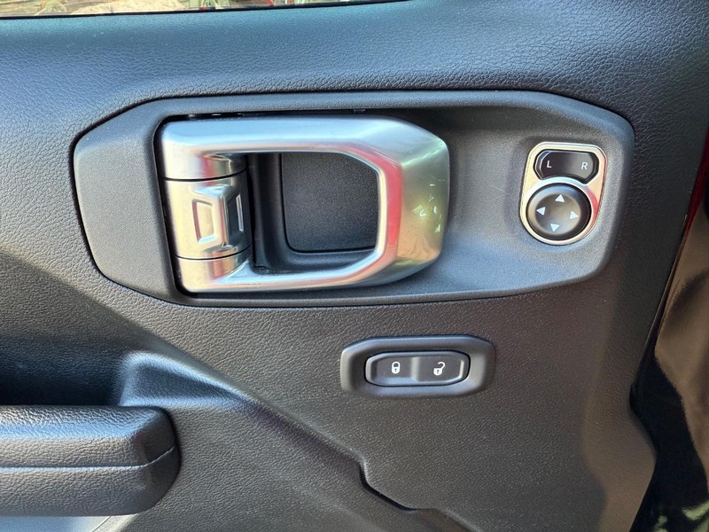 Jeep Wrangler Vehicle Image 24