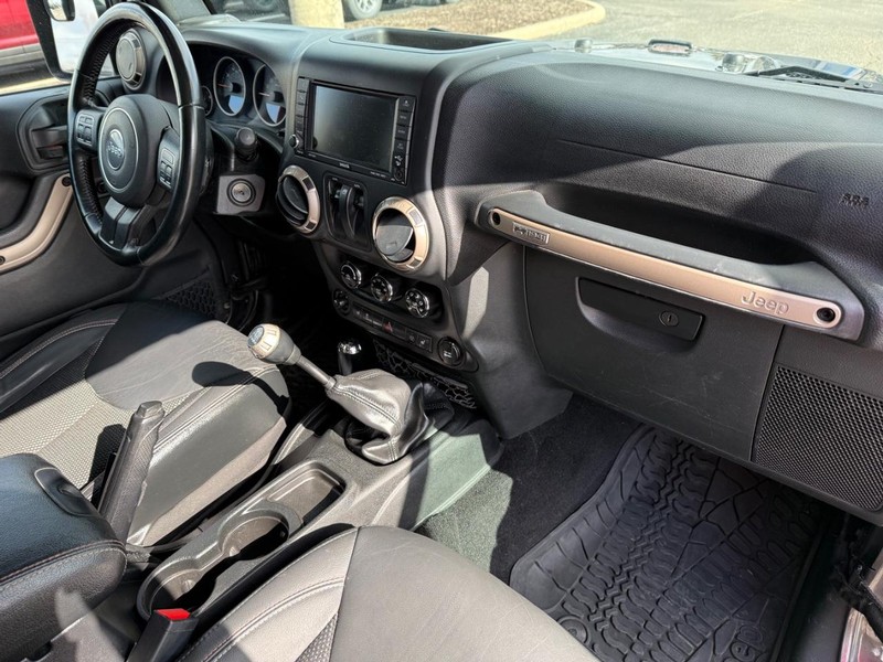 Jeep Wrangler Vehicle Image 11