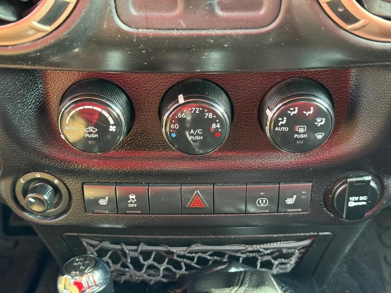 Jeep Wrangler Vehicle Image 16