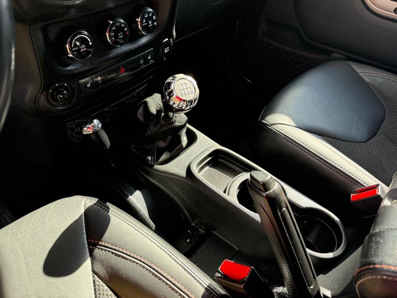 Jeep Wrangler Vehicle Image 18