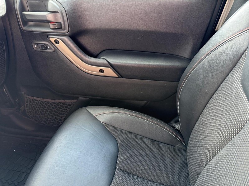 Jeep Wrangler Vehicle Image 19