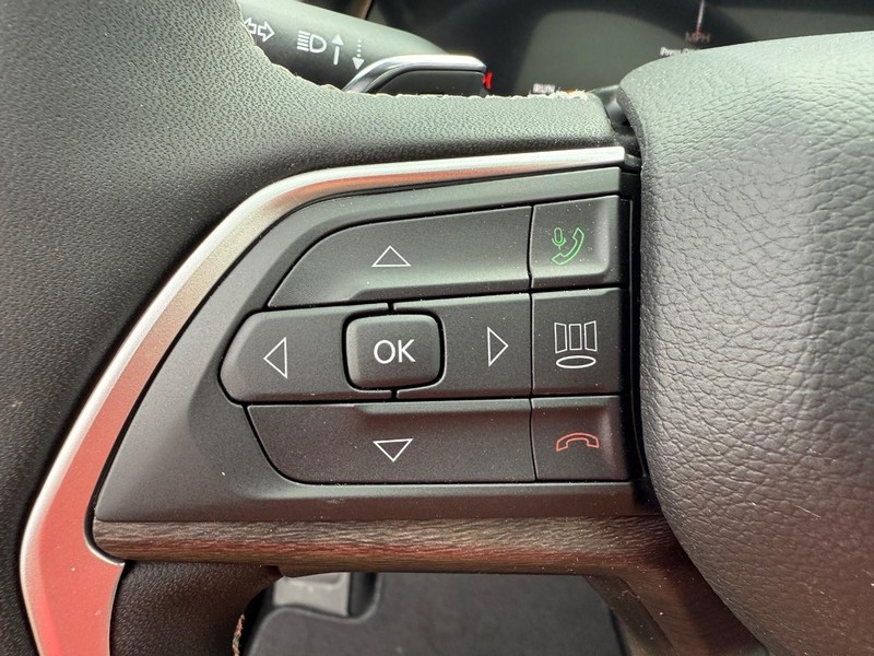 Jeep Grand Cherokee Vehicle Image 06