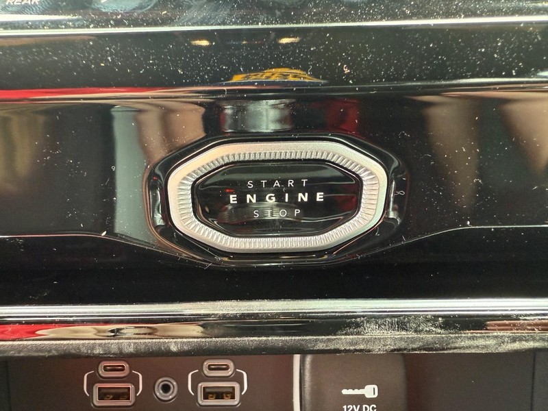 Jeep Grand Cherokee Vehicle Image 10