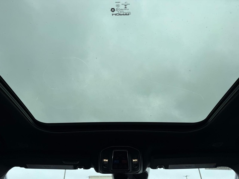 Jeep Grand Cherokee Vehicle Image 05