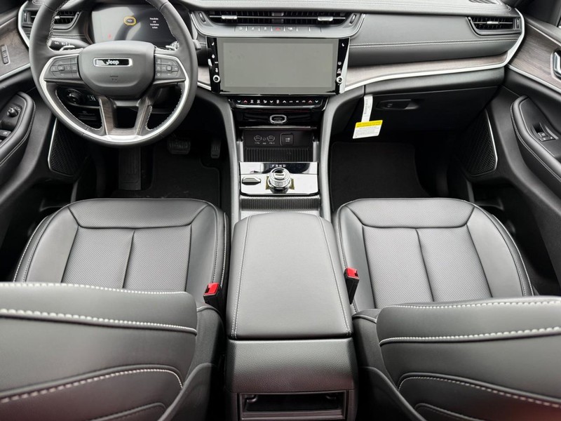 Jeep Grand Cherokee Vehicle Image 06