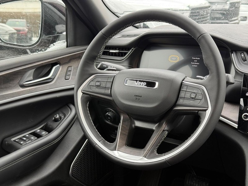 Jeep Grand Cherokee Vehicle Image 07