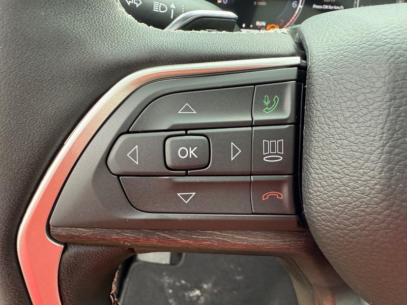 Jeep Grand Cherokee Vehicle Image 08