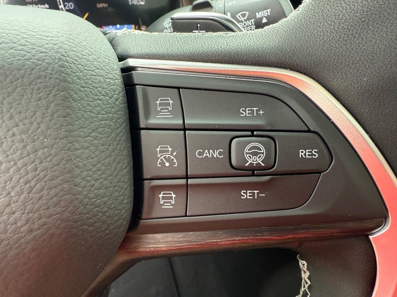 Jeep Grand Cherokee Vehicle Image 09