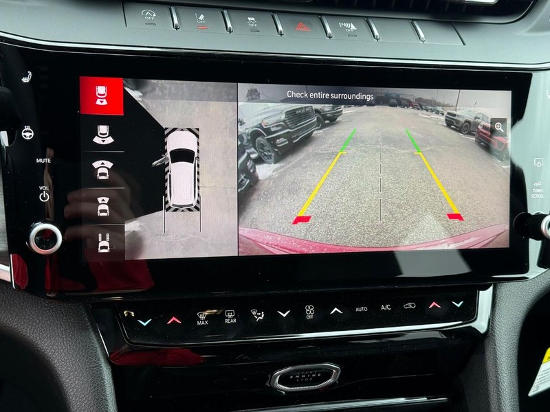 Jeep Grand Cherokee Vehicle Image 12