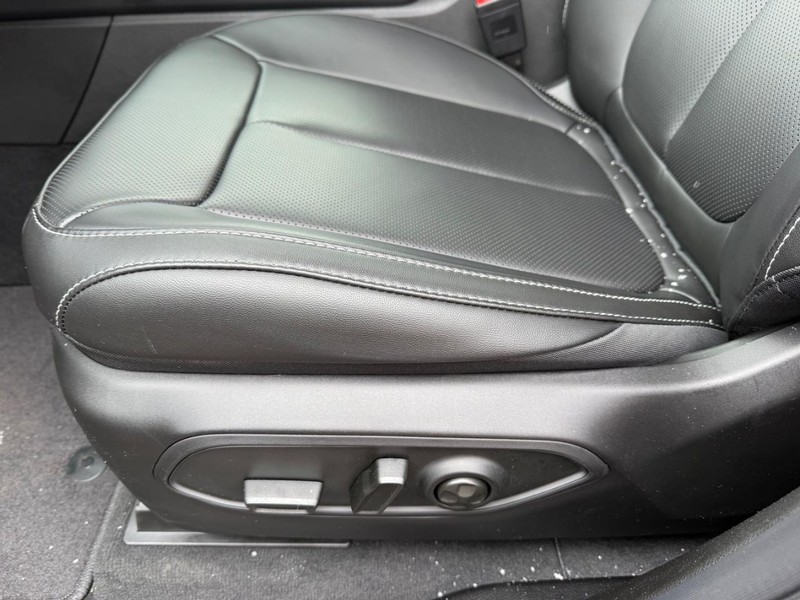 Jeep Grand Cherokee Vehicle Image 19