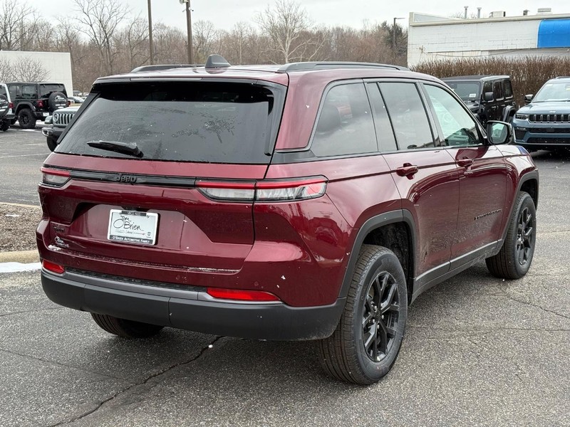 Jeep Grand Cherokee Vehicle Image 03