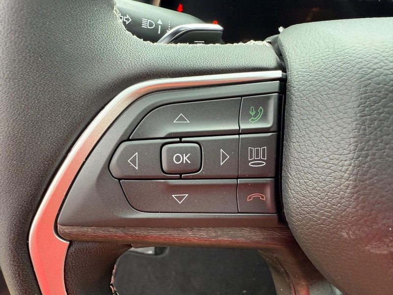 Jeep Grand Cherokee Vehicle Image 08