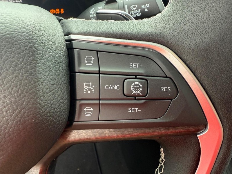 Jeep Grand Cherokee Vehicle Image 09