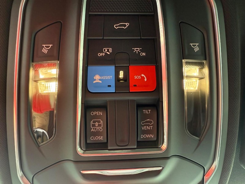 Jeep Grand Cherokee Vehicle Image 15