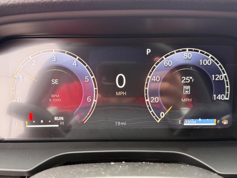 Jeep Grand Cherokee Vehicle Image 16