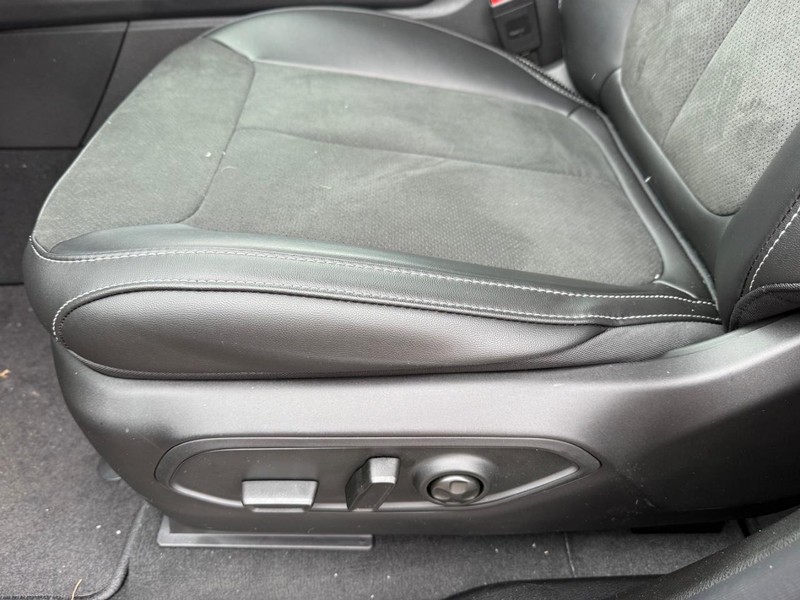 Jeep Grand Cherokee Vehicle Image 19