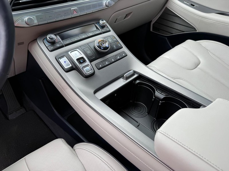 Hyundai Palisade Vehicle Full-screen Gallery Image 23