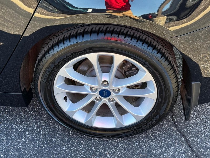 Ford Fusion Vehicle Image 06