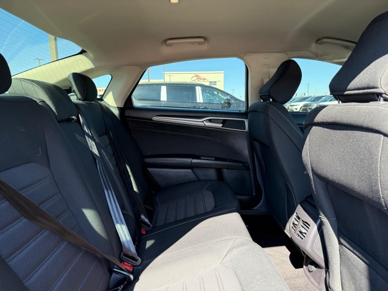 Ford Fusion Vehicle Image 10