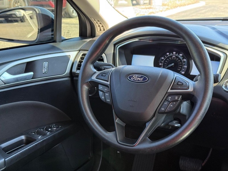 Ford Fusion Vehicle Image 12