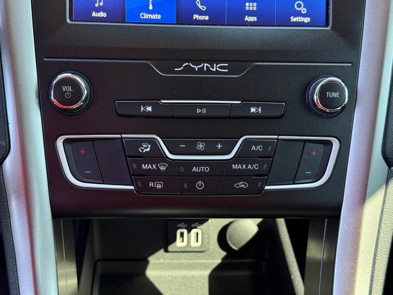 Ford Fusion Vehicle Image 18