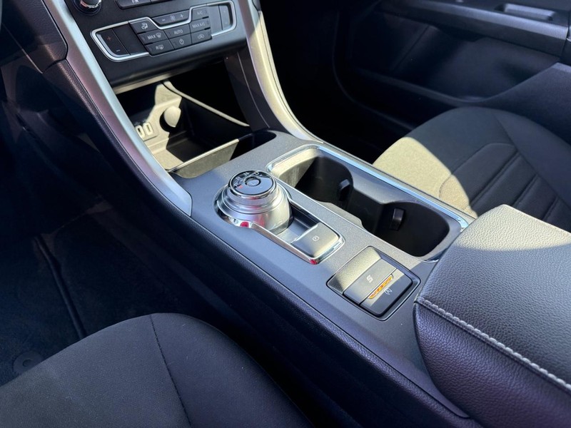 Ford Fusion Vehicle Image 19