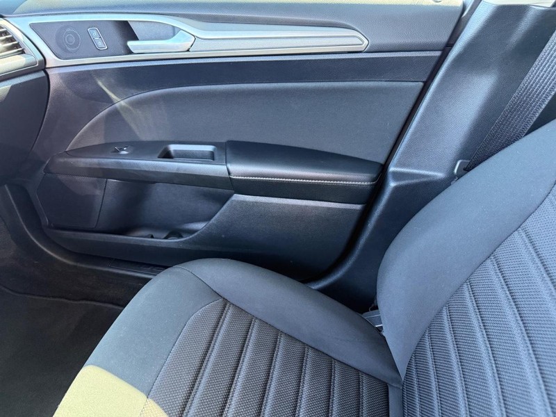 Ford Fusion Vehicle Image 20