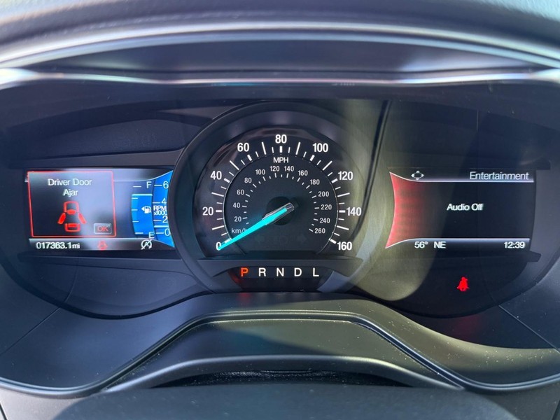 Ford Fusion Vehicle Image 21