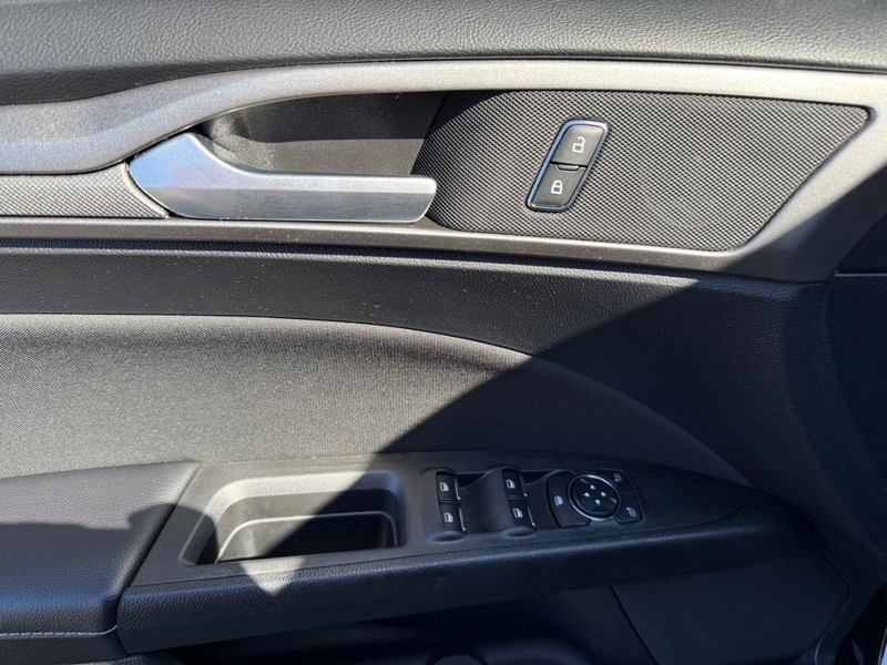 Ford Fusion Vehicle Image 23
