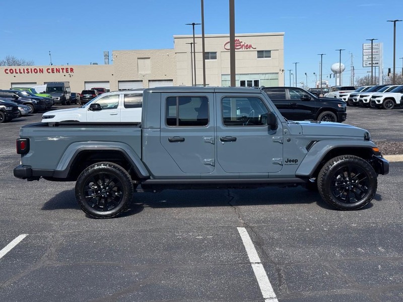 Jeep Gladiator Vehicle Image 02