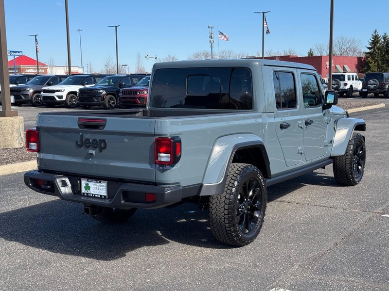 Jeep Gladiator Vehicle Image 03