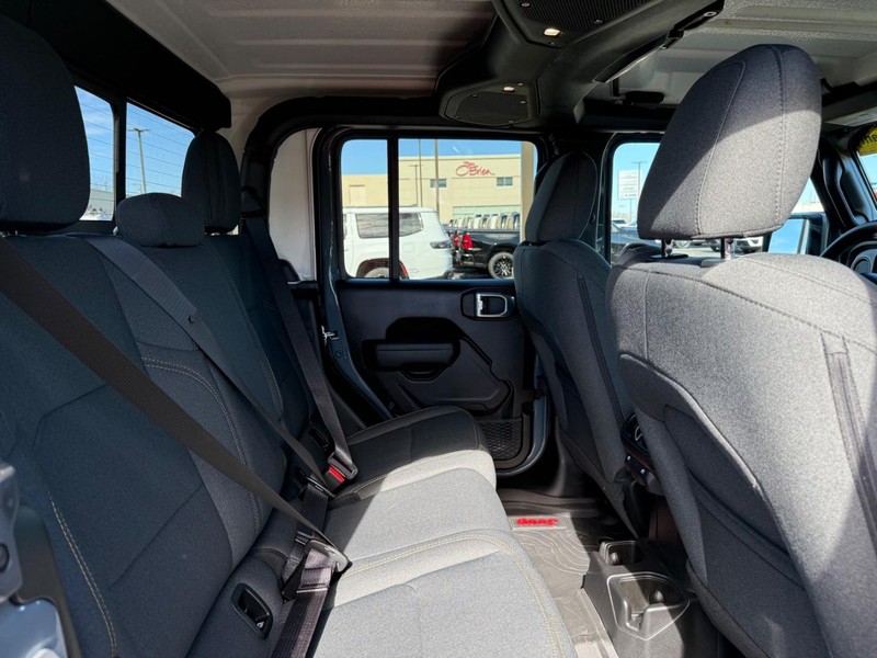 Jeep Gladiator Vehicle Image 10