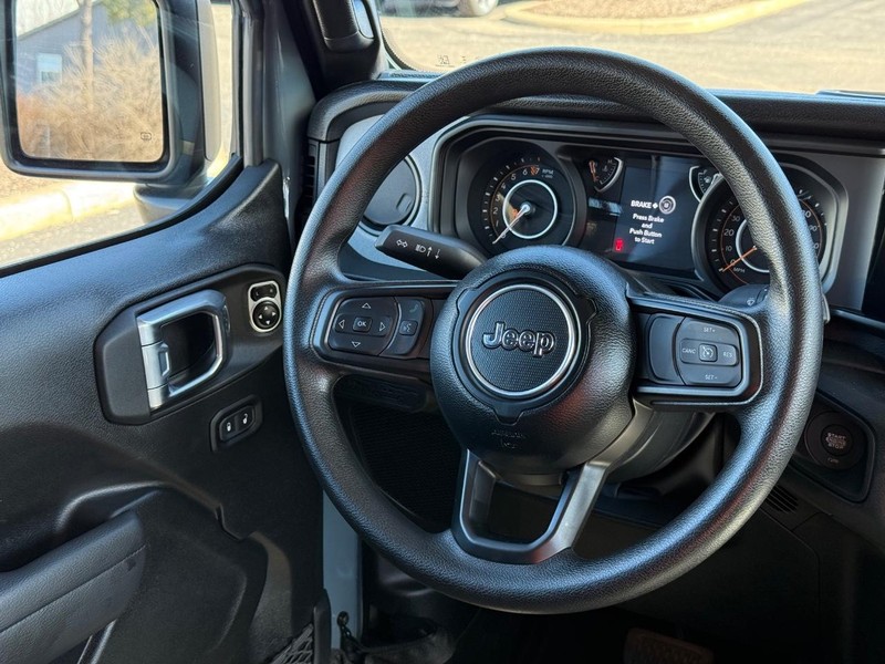 Jeep Gladiator Vehicle Image 12