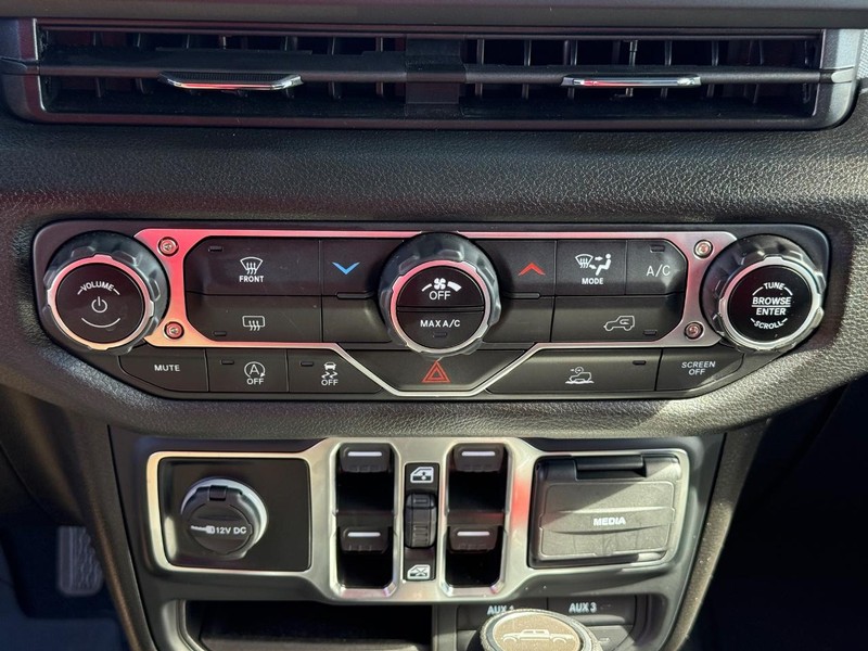 Jeep Gladiator Vehicle Image 18