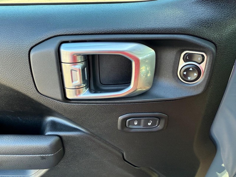 Jeep Gladiator Vehicle Image 23