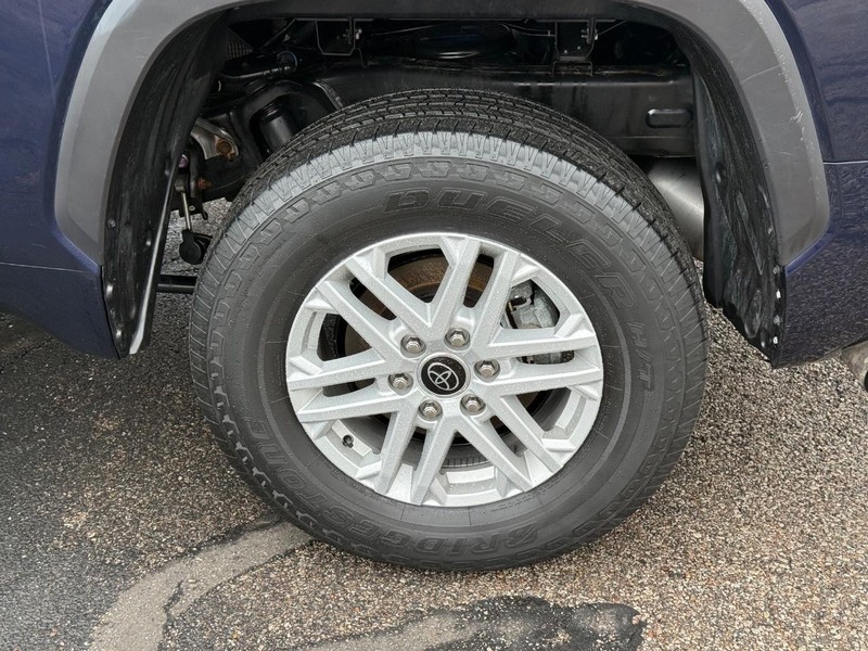 Toyota Tundra 4WD Vehicle Image 06