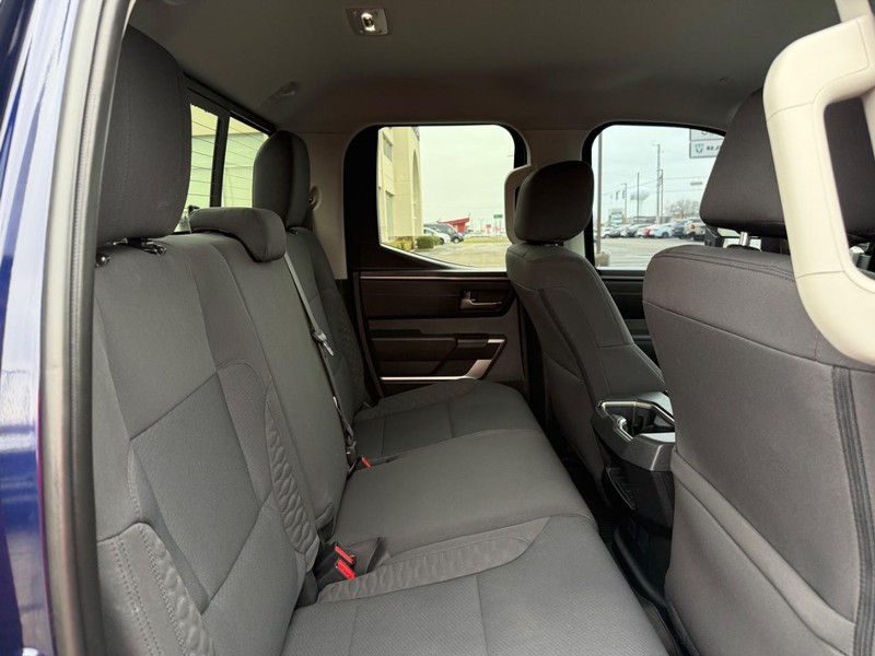 Toyota Tundra 4WD Vehicle Image 10