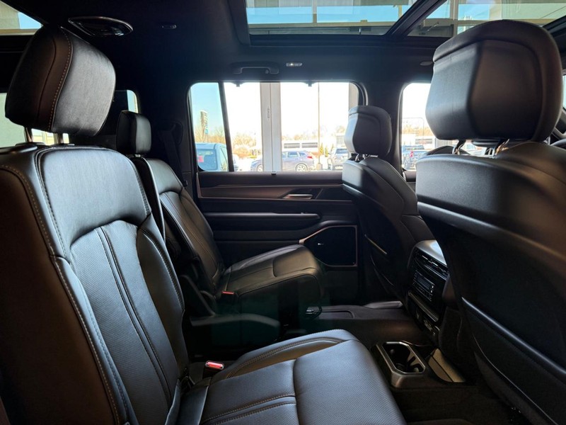 Jeep Grand Wagoneer L Vehicle Image 03