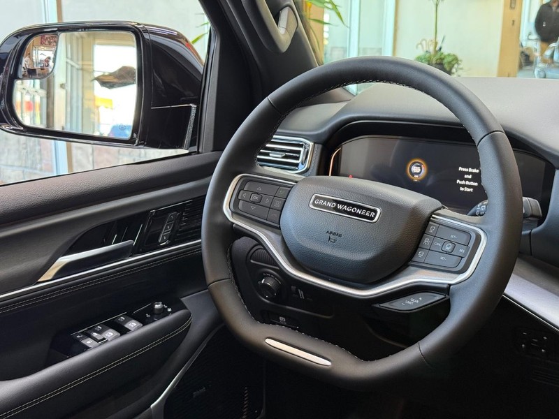 Jeep Grand Wagoneer L Vehicle Image 07